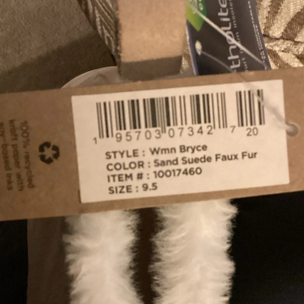 NEW! Toms women’s Suede Slip-On Sneakers faux fur lined - Picture 6 of 7